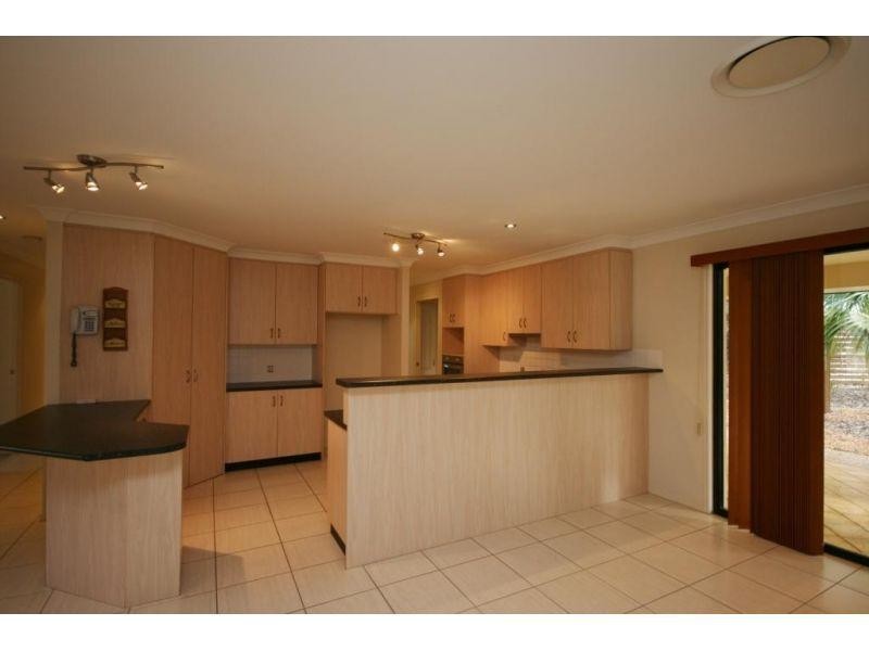 1 Greens Court, Southside QLD 4570