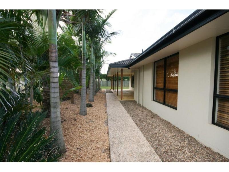 1 Greens Court, Southside QLD 4570