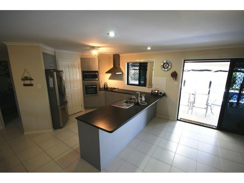 5 Moreton Court, Southside QLD 4570