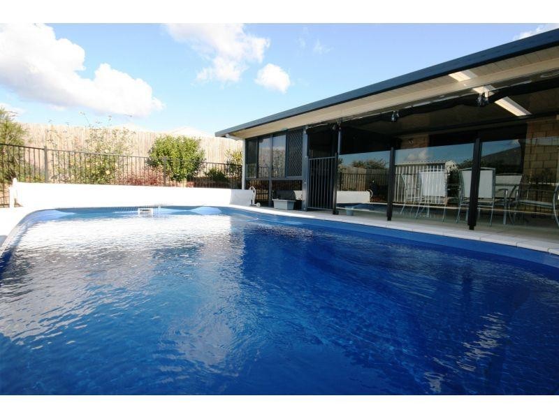 5 Moreton Court, Southside QLD 4570