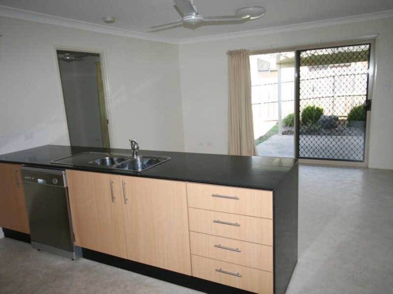5B Vista Close, Southside QLD 4570
