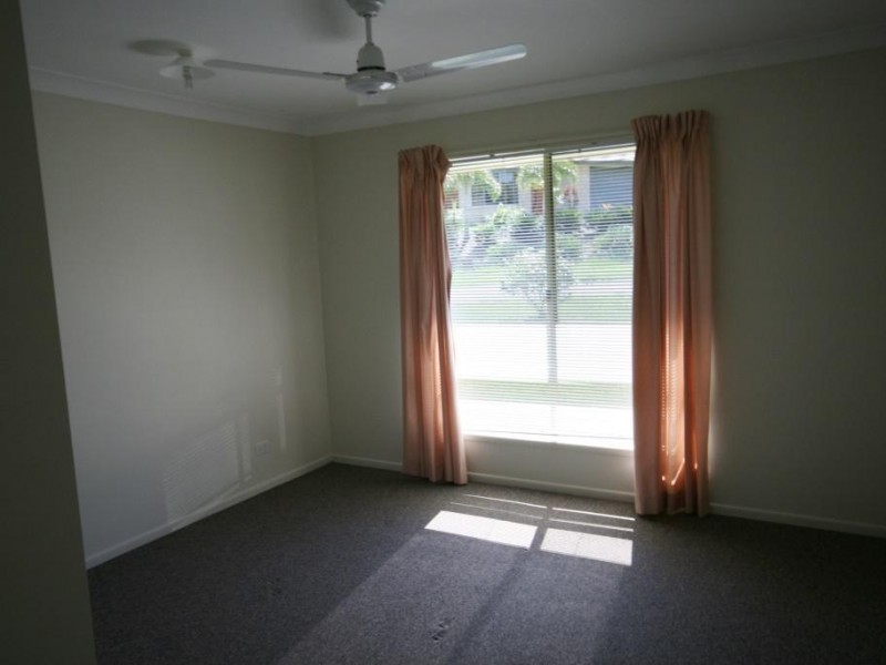 5B Vista Close, Southside QLD 4570