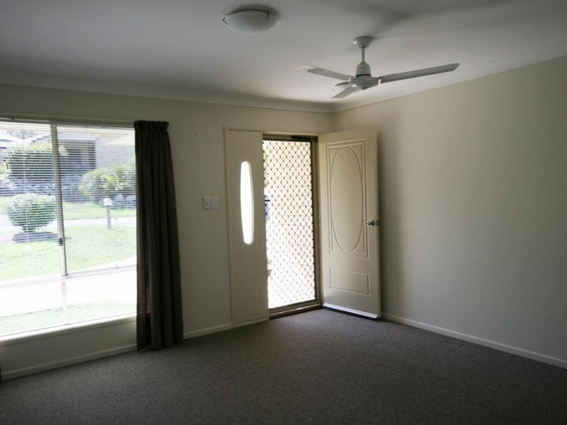 5B Vista Close, Southside QLD 4570