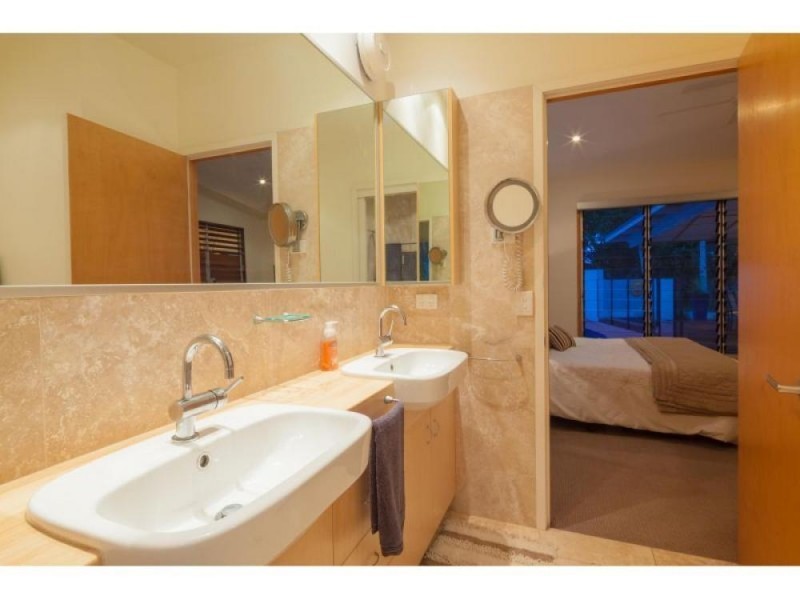 27 Creek Road, Noosaville QLD 4566