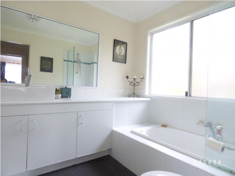 3 Defender Court, Sunrise Beach QLD 4567