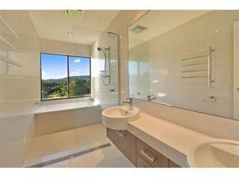 16 Omaroo Place, Cooran QLD 4569