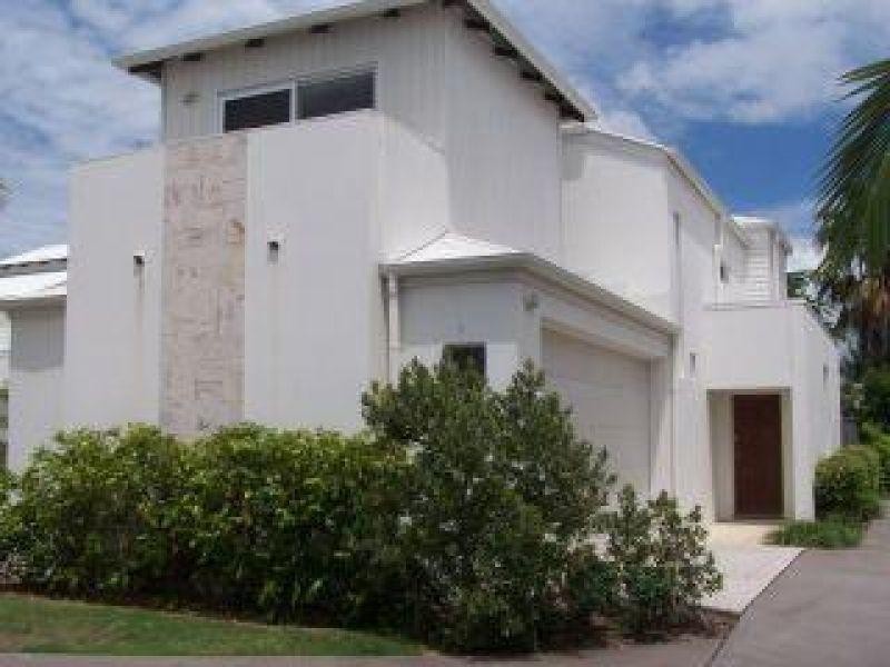 4/2 Lake Weyba Drive, Noosaville QLD 4566