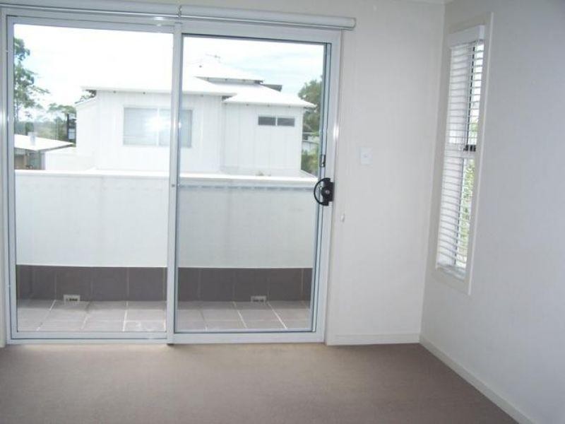 4/2 Lake Weyba Drive, Noosaville QLD 4566