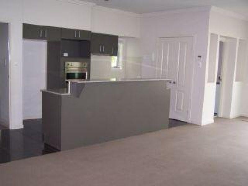 4/2 Lake Weyba Drive, Noosaville QLD 4566