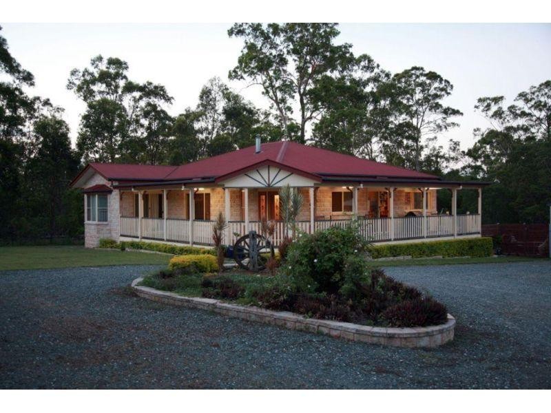 18 Deakin Court, Southside QLD 4570