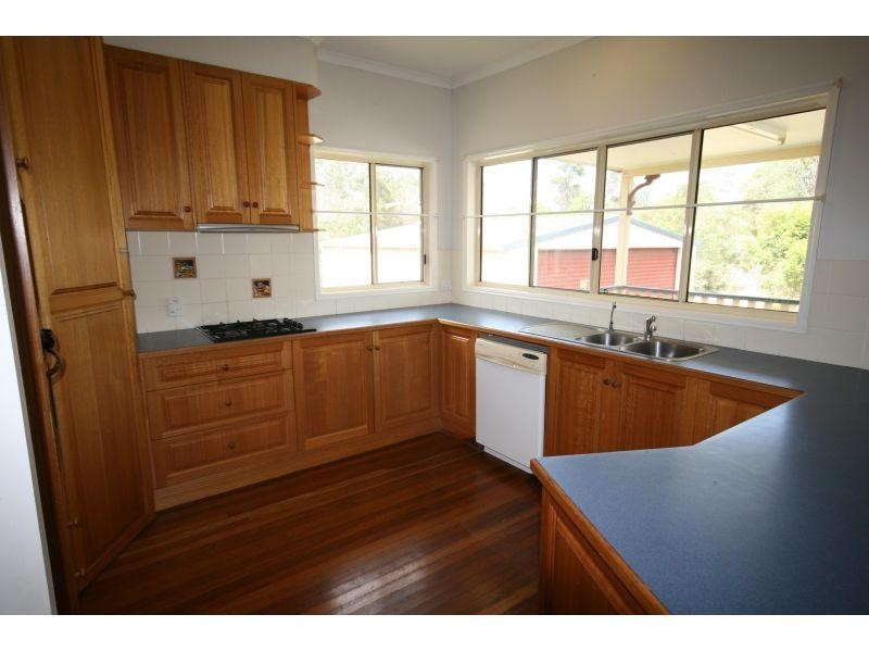 18 Deakin Court, Southside QLD 4570