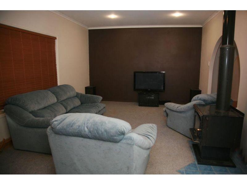 18 Deakin Court, Southside QLD 4570