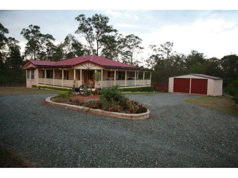 18 Deakin Court, Southside QLD 4570