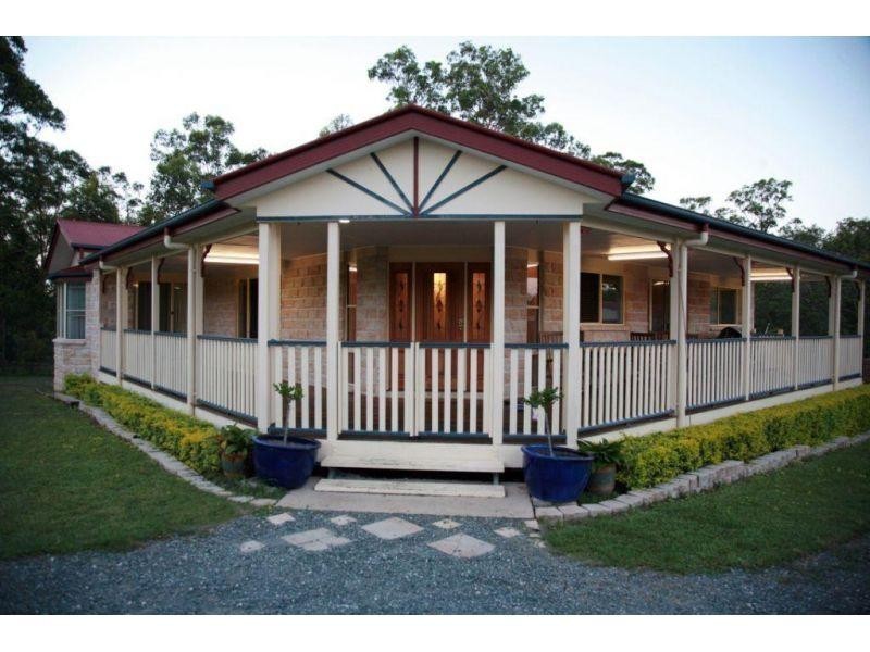 18 Deakin Court, Southside QLD 4570