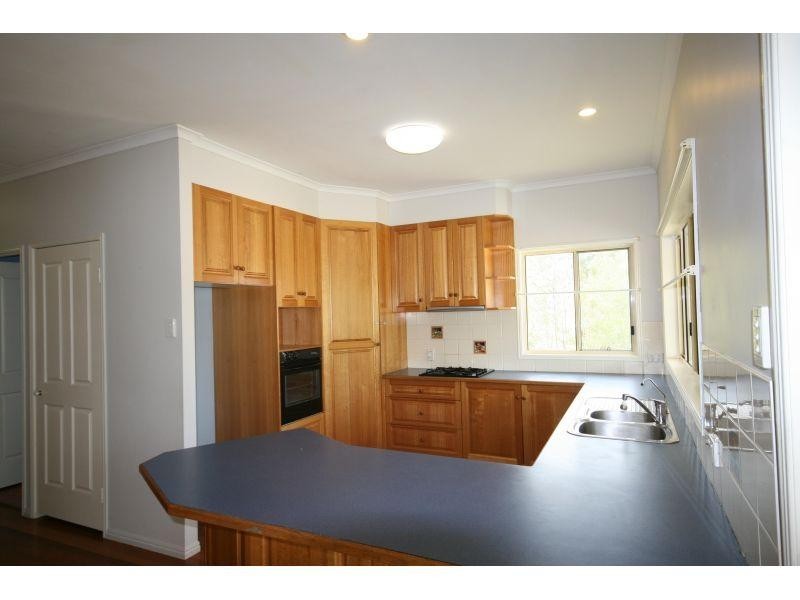 18 Deakin Court, Southside QLD 4570