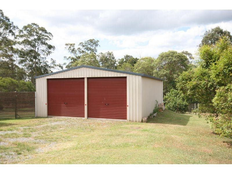 18 Deakin Court, Southside QLD 4570