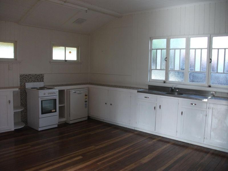 13 Stephen Street, Kandanga QLD 4570
