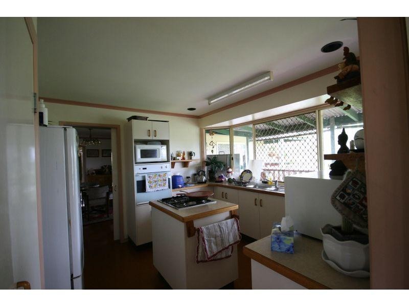 92 Robert Road, Chatsworth QLD 4570