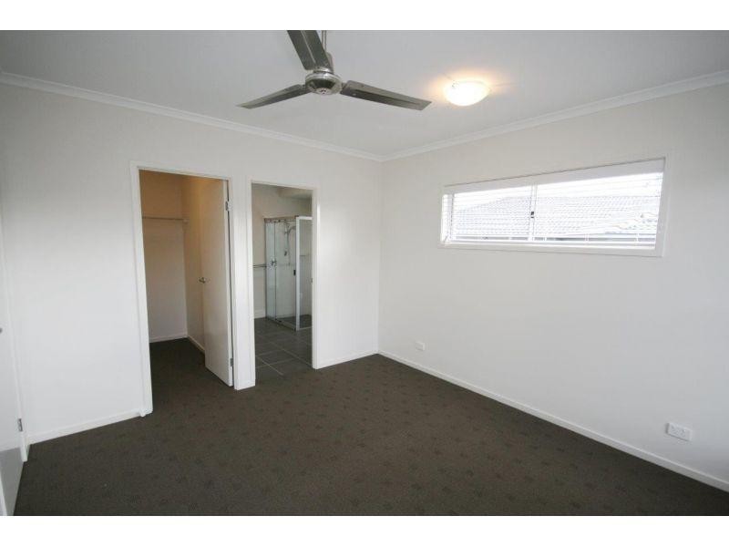 4 Chairmans Close, Jones Hill QLD 4570