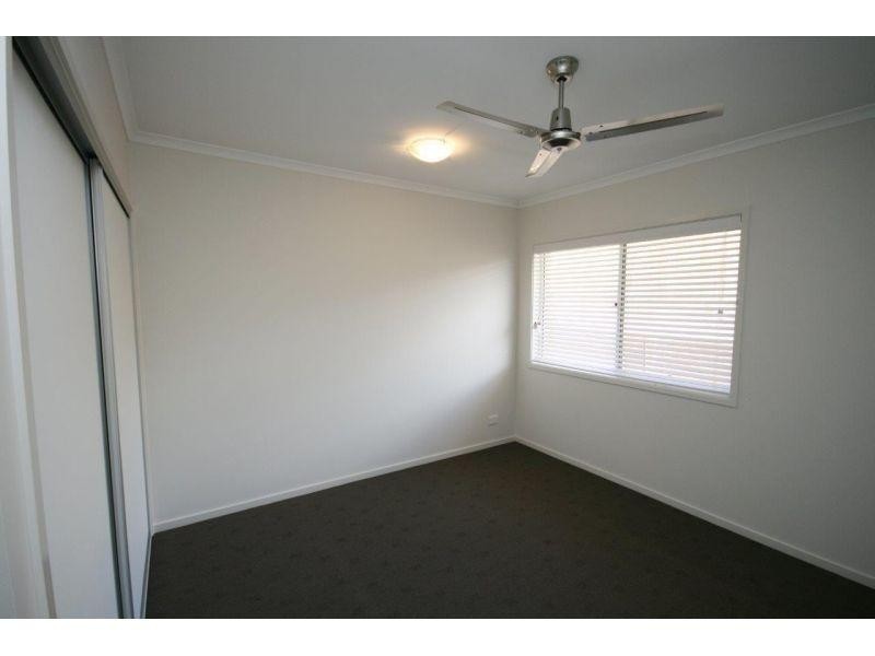 4 Chairmans Close, Jones Hill QLD 4570