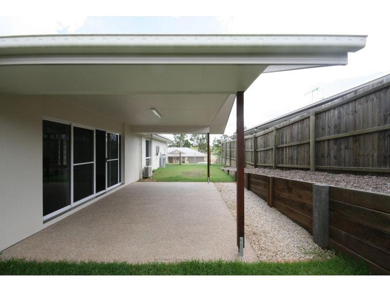 4 Chairmans Close, Jones Hill QLD 4570