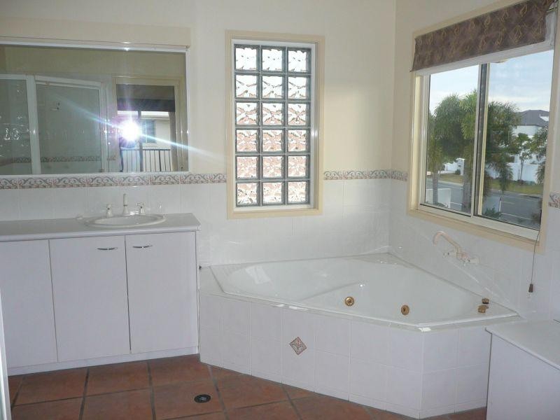 192 Shorehaven Drive, Noosaville QLD 4566