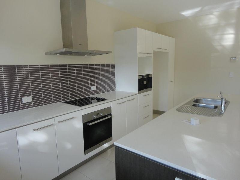 2/11 Lake Weyba Drive, Noosaville QLD 4566