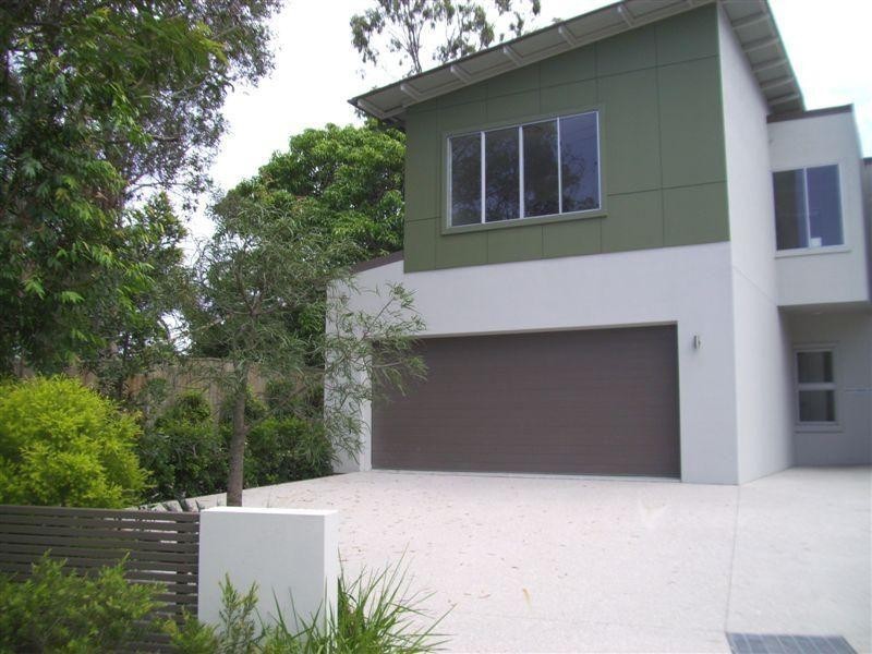 2/11 Lake Weyba Drive, Noosaville QLD 4566