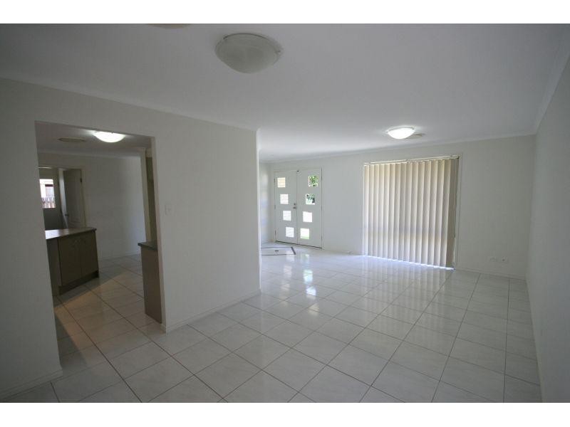 62 Bushland Dr, Southside QLD 4570