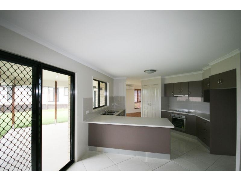 11 Principal Place, Jones Hill QLD 4570