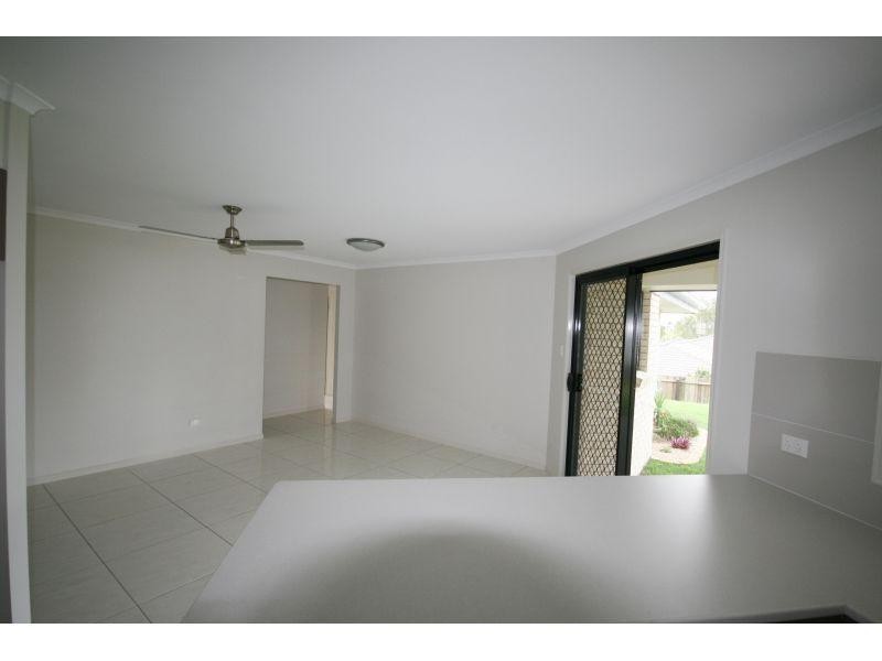 11 Principal Place, Jones Hill QLD 4570
