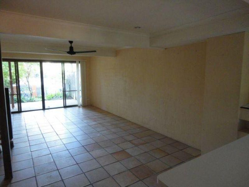 13/2 Dolphin Crescent, Noosaville QLD 4566