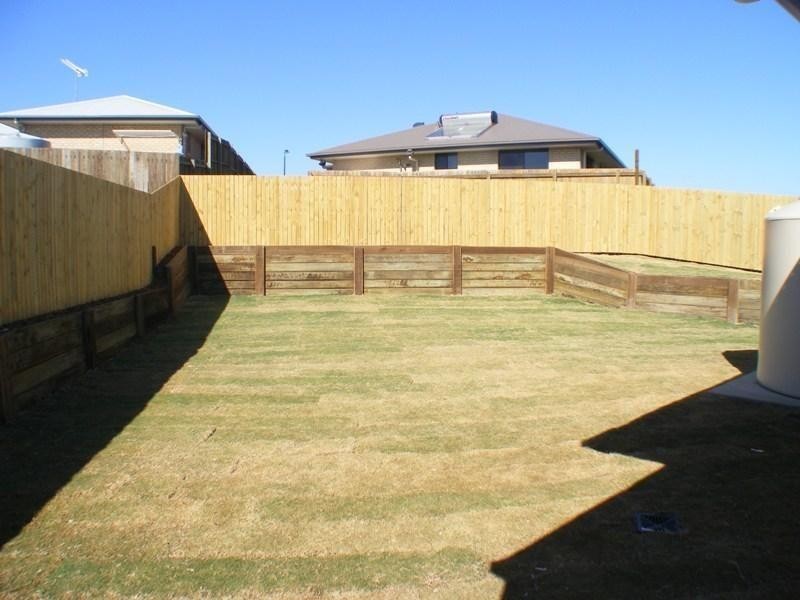 2 Chairmans Close, Jones Hill QLD 4570