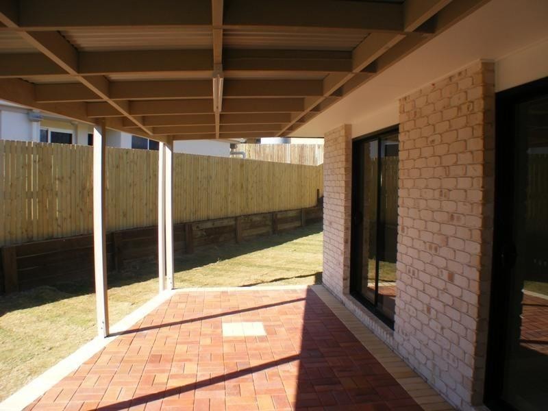 2 Chairmans Close, Jones Hill QLD 4570