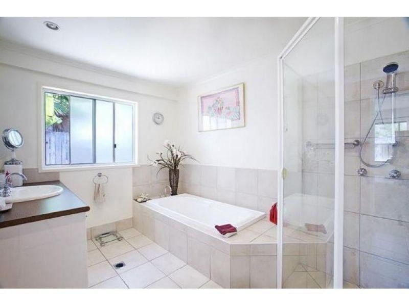 20 Wyuna Dr, Noosaville QLD 4566