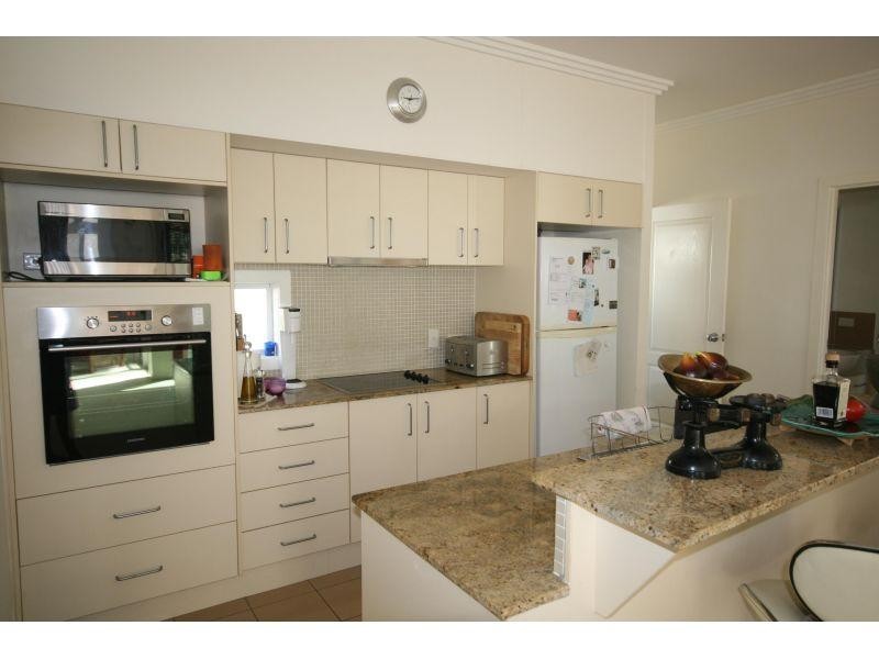 6/2 Lake Weyba Drive, Noosaville QLD 4566
