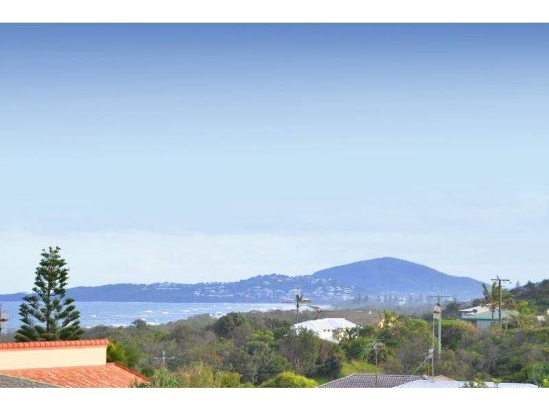 17 Tropicana Rise, Castaways Beach QLD 4567