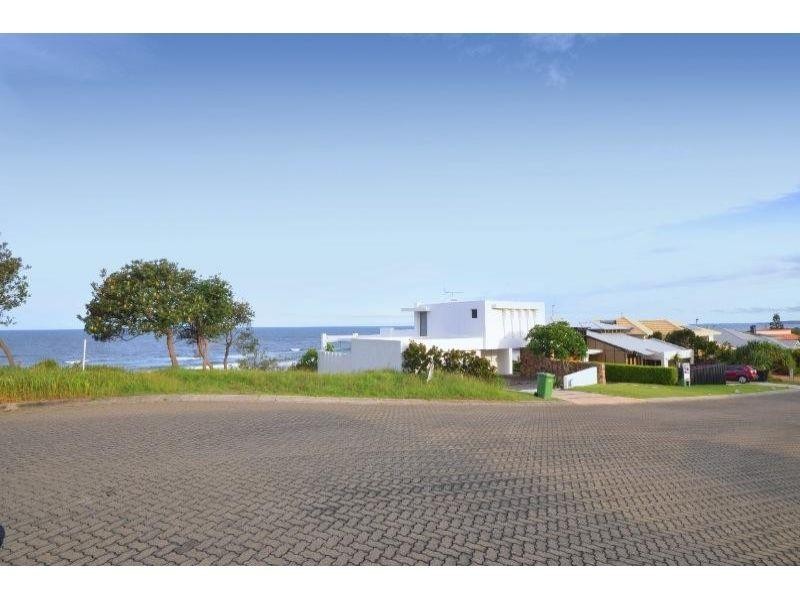 17 Tropicana Rise, Castaways Beach QLD 4567