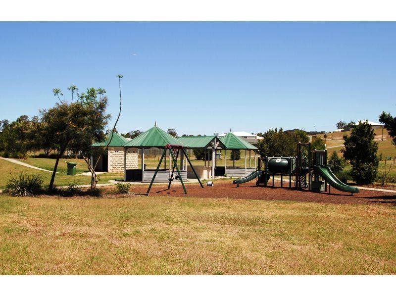 25 Presidential Avenue, Jones Hill QLD 4570