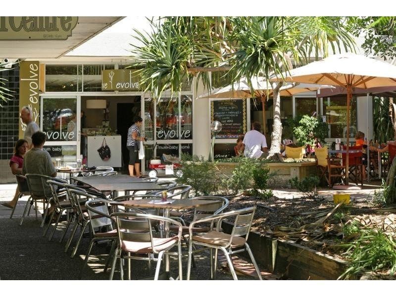 4 Antipodes Close, Castaways Beach QLD 4567