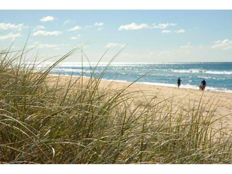 4 Antipodes Close, Castaways Beach QLD 4567