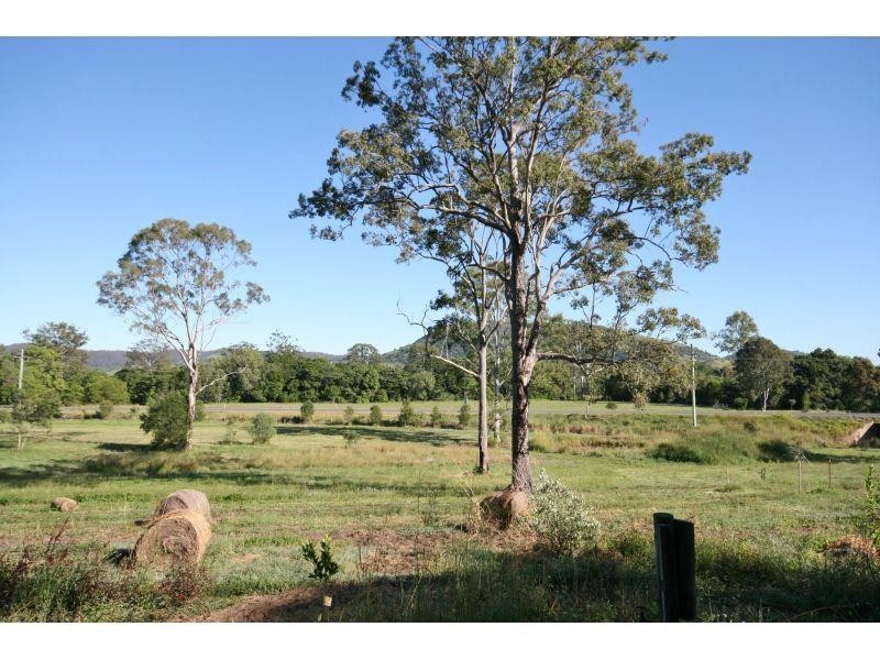 1 Tinana Road, Goomboorian QLD 4570