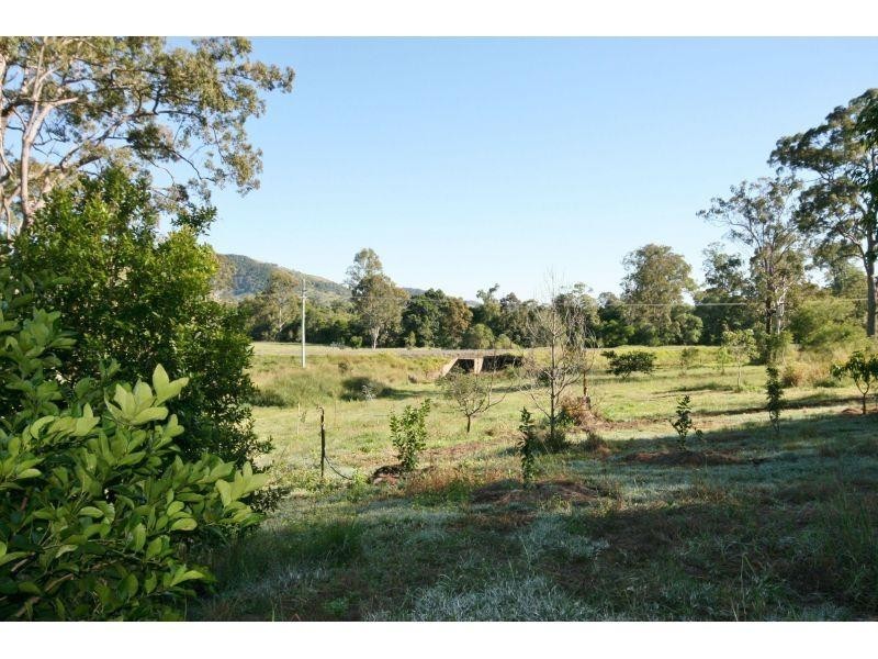 1 Tinana Road, Goomboorian QLD 4570