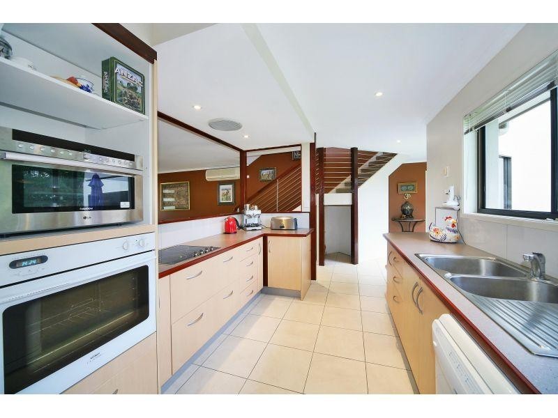 2 Southern Cross Parade, Sunrise Beach QLD 4567