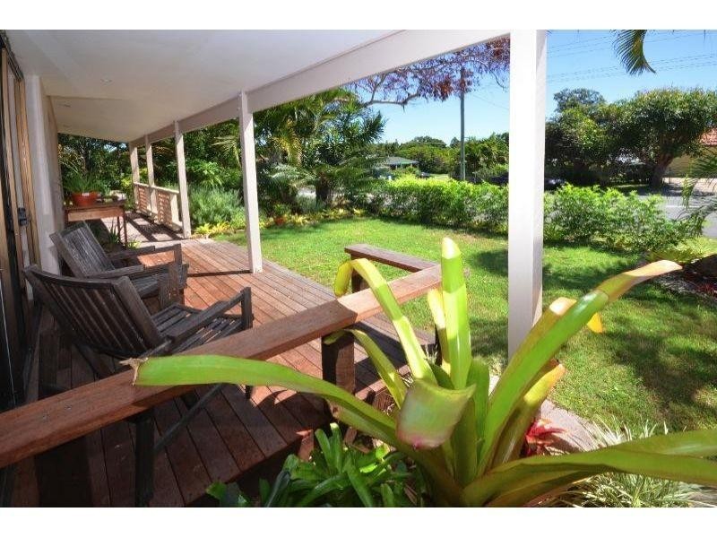 2 Southern Cross Parade, Sunrise Beach QLD 4567
