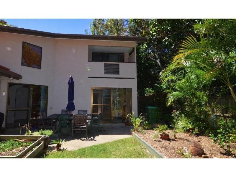 2 Southern Cross Parade, Sunrise Beach QLD 4567