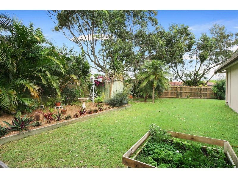 2 Southern Cross Parade, Sunrise Beach QLD 4567