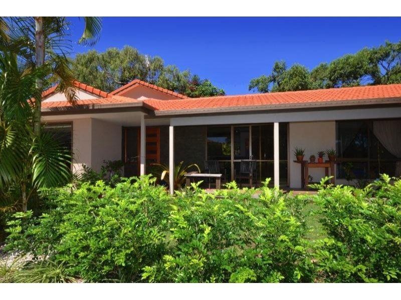 2 Southern Cross Parade, Sunrise Beach QLD 4567