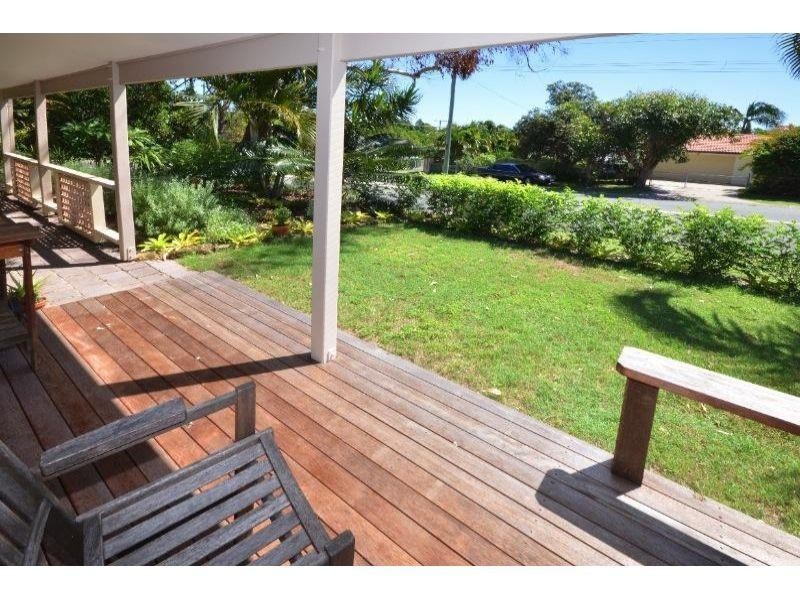 2 Southern Cross Parade, Sunrise Beach QLD 4567