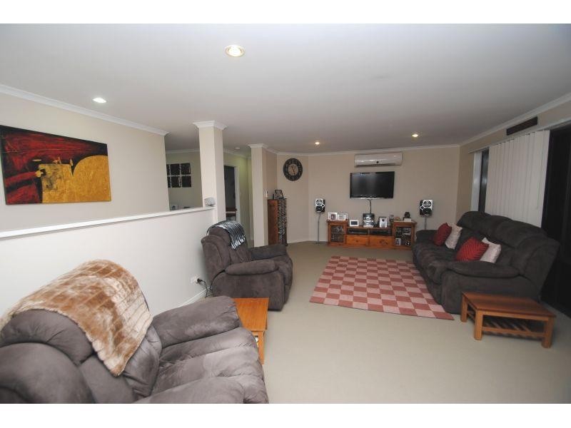 5 Moreton Ct, Southside QLD 4570